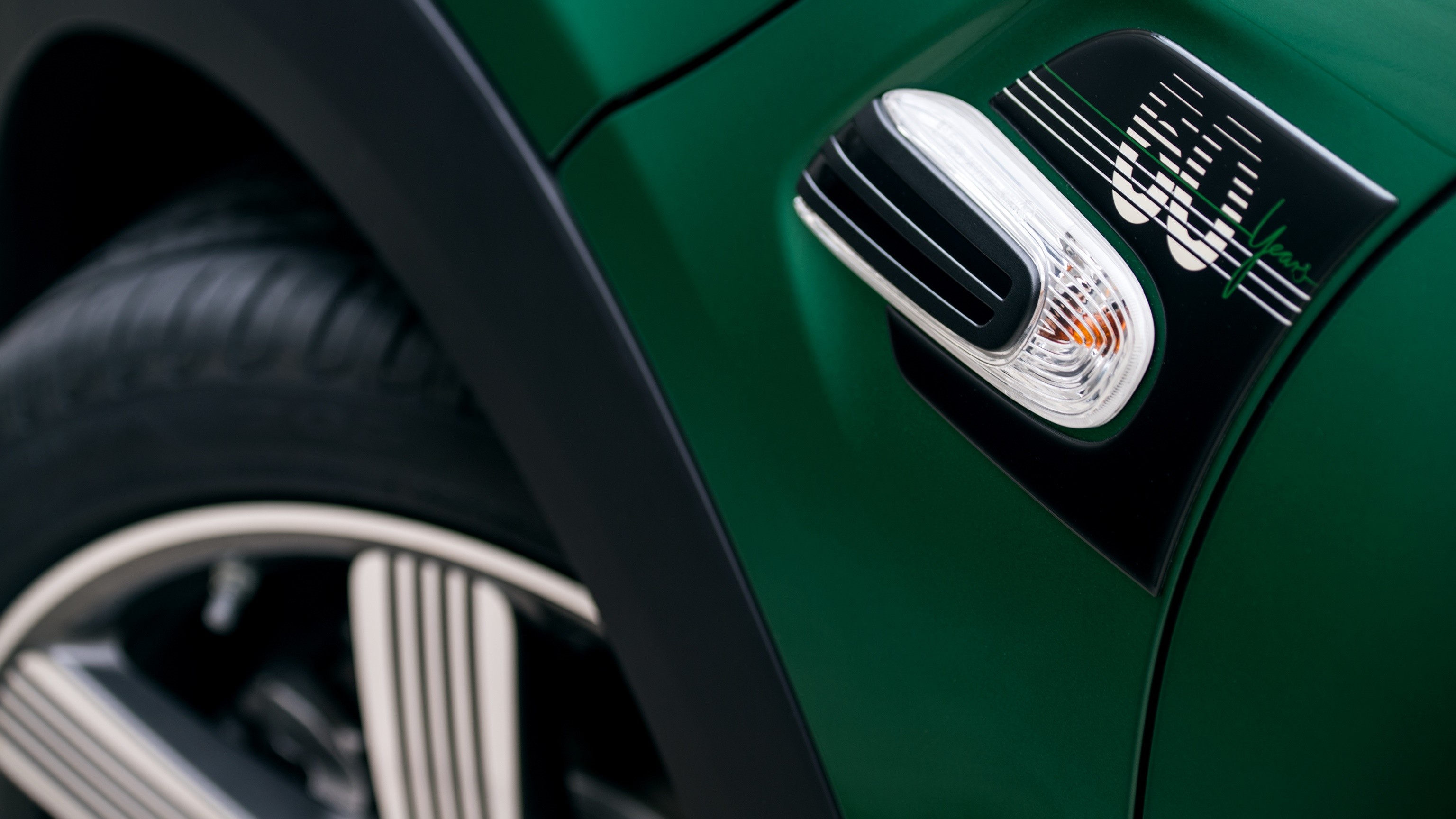 MINI 60 Years – side scuttles – black with white accents